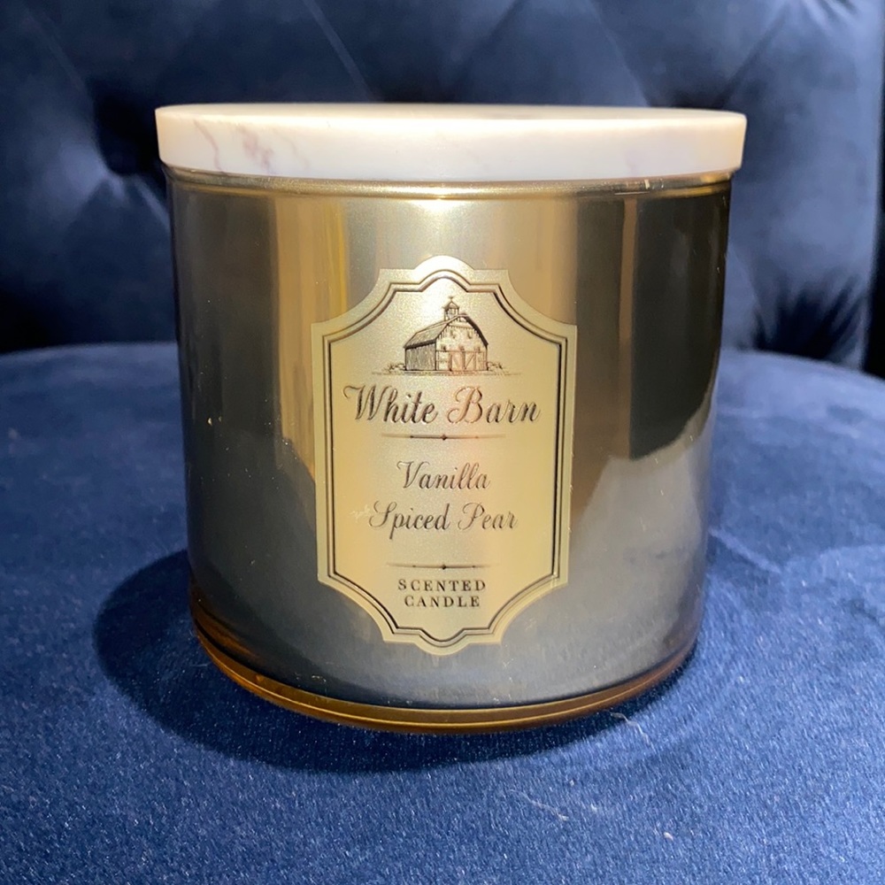 Bath & Body Works 3-Wick Holiday Candle - Vanilla Spiced Pear